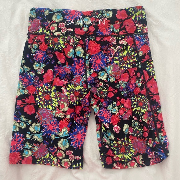 💕CK💕 Floral Women's Bermudas - Picture 2 of 2